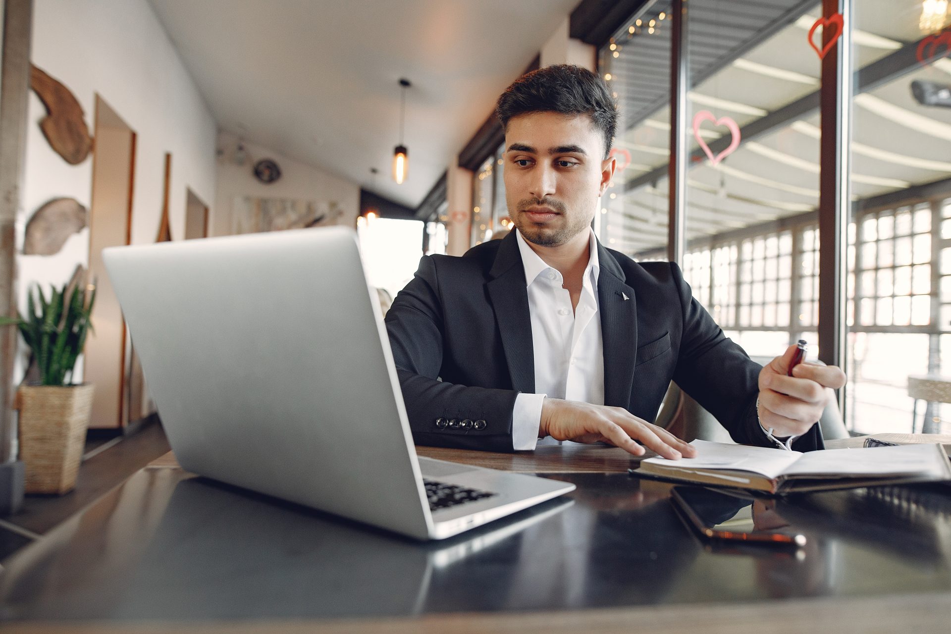 Corporate Travel Management Reporting: The Metrics Every CFO Should Be Tracking