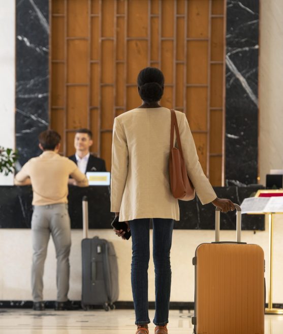 hotel-receptionist-work-min